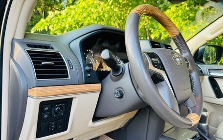 Toyota Land Cruiser Prado 150 рестайлинг 2, 2021 год, 7 800 000 рублей, 18 фотография