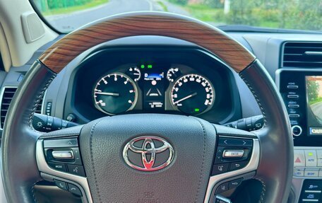 Toyota Land Cruiser Prado 150 рестайлинг 2, 2021 год, 7 800 000 рублей, 28 фотография