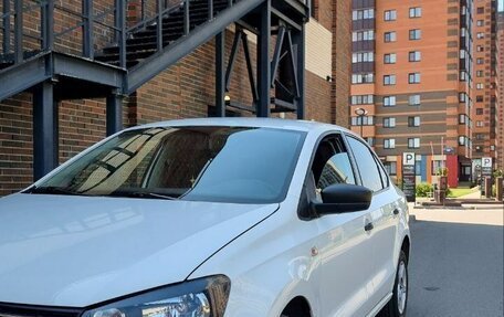 Volkswagen Polo VI (EU Market), 2011 год, 750 000 рублей, 2 фотография