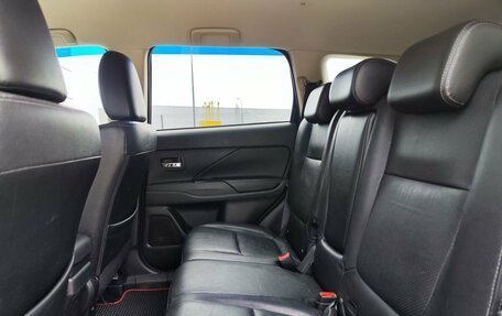 Mitsubishi Outlander III рестайлинг 3, 2016 год, 1 549 000 рублей, 15 фотография