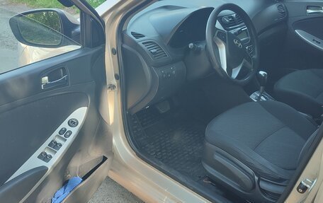 Hyundai Solaris II рестайлинг, 2014 год, 1 120 000 рублей, 8 фотография
