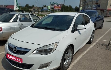 Opel Astra J, 2011 год, 800 000 рублей, 1 фотография