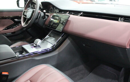 Land Rover Range Rover Evoque II, 2024 год, 5 990 000 рублей, 30 фотография