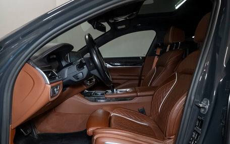 BMW 7 серия, 2019 год, 5 990 000 рублей, 18 фотография