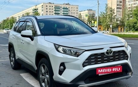 Toyota RAV4, 2020 год, 2 990 000 рублей, 6 фотография