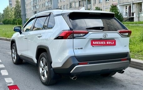 Toyota RAV4, 2020 год, 2 990 000 рублей, 4 фотография