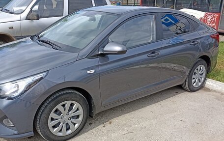 Hyundai Solaris II рестайлинг, 2022 год, 1 950 000 рублей, 3 фотография