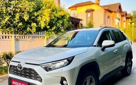 Toyota RAV4, 2022 год, 3 499 999 рублей, 1 фотография