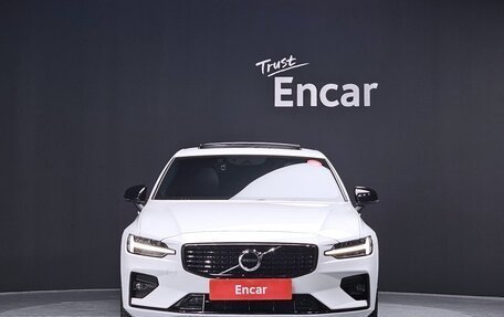 Volvo S60 III, 2022 год, 1 993 000 рублей, 1 фотография