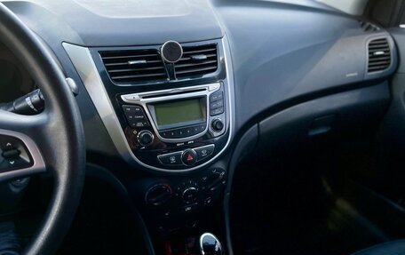 Hyundai Solaris II рестайлинг, 2011 год, 740 000 рублей, 2 фотография