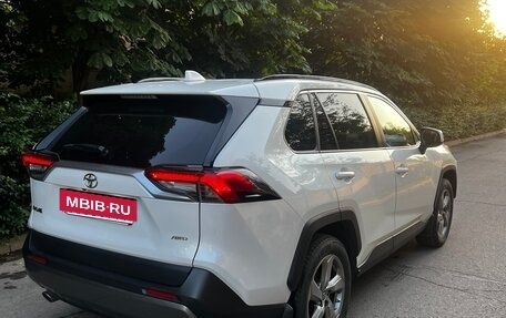 Toyota RAV4, 2022 год, 3 499 999 рублей, 12 фотография