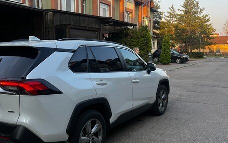 Toyota RAV4, 2022 год, 3 499 999 рублей, 16 фотография