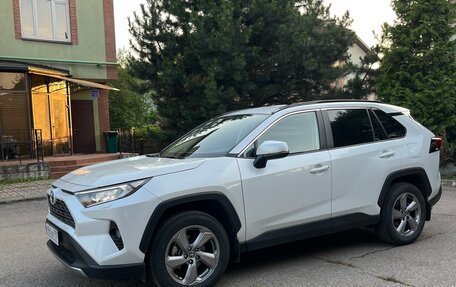 Toyota RAV4, 2022 год, 3 499 999 рублей, 18 фотография