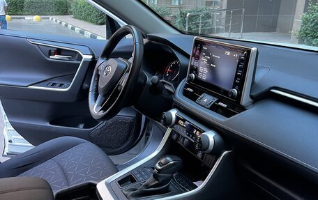 Toyota RAV4, 2022 год, 3 499 999 рублей, 31 фотография