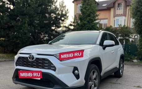 Toyota RAV4, 2022 год, 3 499 999 рублей, 21 фотография
