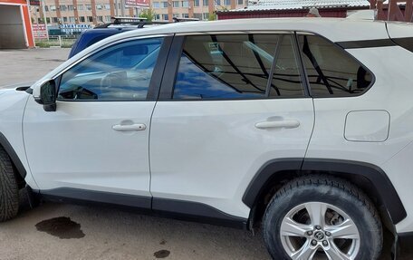 Toyota RAV4, 2021 год, 3 450 000 рублей, 2 фотография
