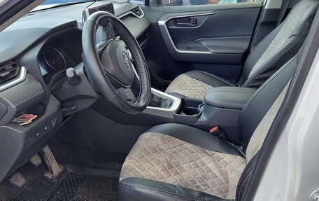 Toyota RAV4, 2021 год, 3 450 000 рублей, 5 фотография