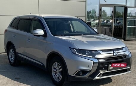 Mitsubishi Outlander III рестайлинг 3, 2020 год, 1 839 000 рублей, 3 фотография