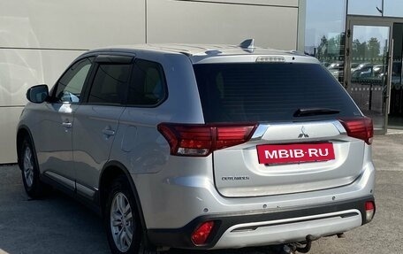 Mitsubishi Outlander III рестайлинг 3, 2020 год, 1 839 000 рублей, 8 фотография