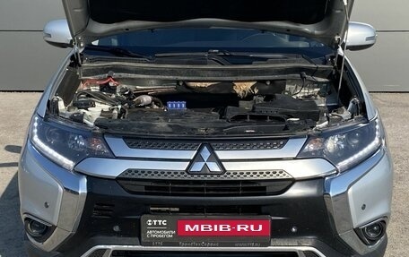 Mitsubishi Outlander III рестайлинг 3, 2020 год, 1 839 000 рублей, 11 фотография
