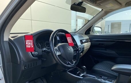 Mitsubishi Outlander III рестайлинг 3, 2020 год, 1 839 000 рублей, 20 фотография