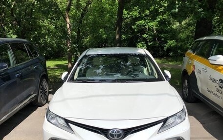 Toyota Camry, 2021 год, 3 650 000 рублей, 1 фотография