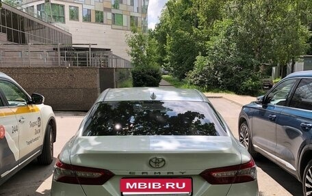 Toyota Camry, 2021 год, 3 650 000 рублей, 2 фотография