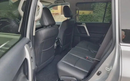 Toyota Land Cruiser Prado 150 рестайлинг 2, 2019 год, 4 350 000 рублей, 9 фотография