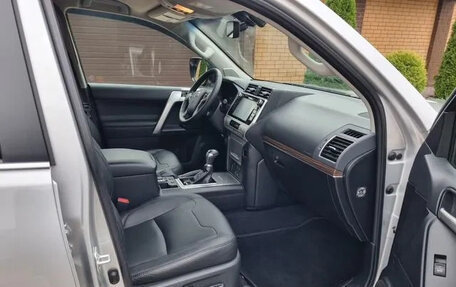 Toyota Land Cruiser Prado 150 рестайлинг 2, 2019 год, 4 350 000 рублей, 6 фотография