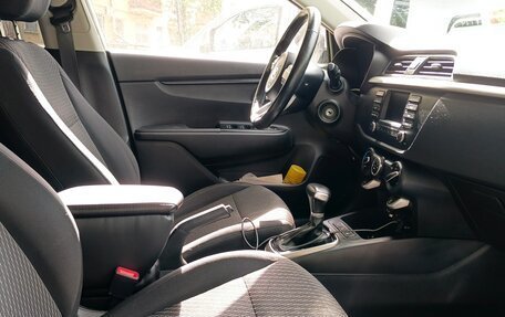 KIA Rio IV, 2018 год, 1 117 500 рублей, 4 фотография