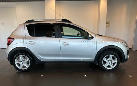 Renault Sandero II рестайлинг, 2018 год, 1 020 000 рублей, 2 фотография