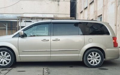 Chrysler Town & Country V рестайлинг, 2012 год, 1 400 000 рублей, 1 фотография