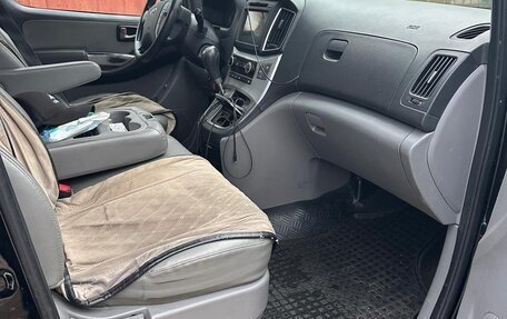 Hyundai Grand Starex Grand Starex I рестайлинг 2, 2017 год, 1 980 000 рублей, 6 фотография