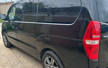 Hyundai Grand Starex Grand Starex I рестайлинг 2, 2017 год, 1 980 000 рублей, 10 фотография