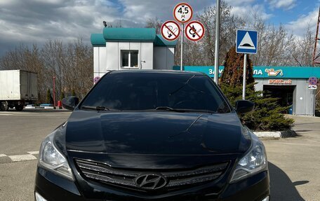 Hyundai Solaris II рестайлинг, 2015 год, 900 000 рублей, 1 фотография