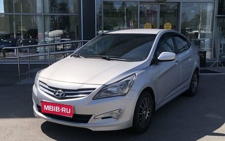 Hyundai Solaris II рестайлинг, 2015 год, 940 000 рублей, 1 фотография