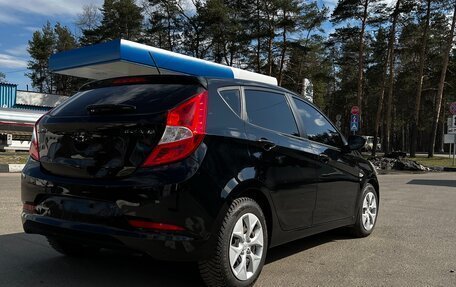 Hyundai Solaris II рестайлинг, 2015 год, 900 000 рублей, 3 фотография