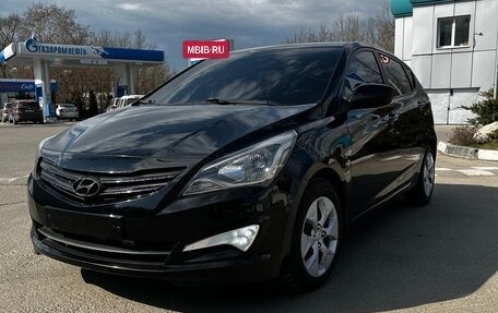 Hyundai Solaris II рестайлинг, 2015 год, 900 000 рублей, 2 фотография