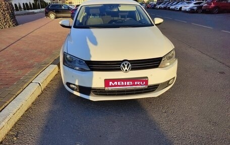 Volkswagen Jetta VI, 2013 год, 1 200 000 рублей, 2 фотография