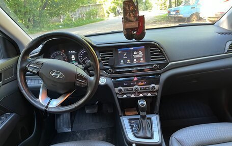 Hyundai Elantra VI рестайлинг, 2019 год, 1 800 000 рублей, 8 фотография