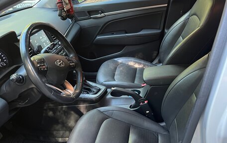 Hyundai Elantra VI рестайлинг, 2019 год, 1 800 000 рублей, 6 фотография