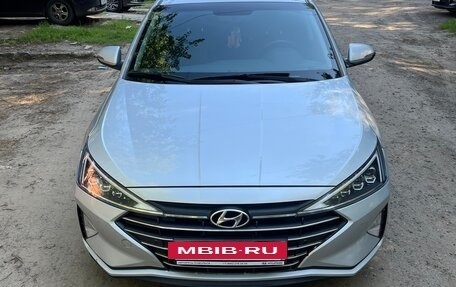 Hyundai Elantra VI рестайлинг, 2019 год, 1 800 000 рублей, 4 фотография