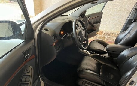 Toyota Avensis III рестайлинг, 2006 год, 710 000 рублей, 2 фотография