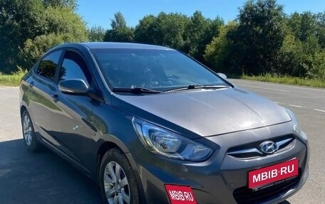 Hyundai Solaris II рестайлинг, 2011 год, 900 000 рублей, 1 фотография
