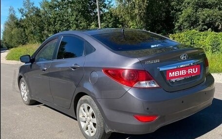Hyundai Solaris II рестайлинг, 2011 год, 900 000 рублей, 4 фотография