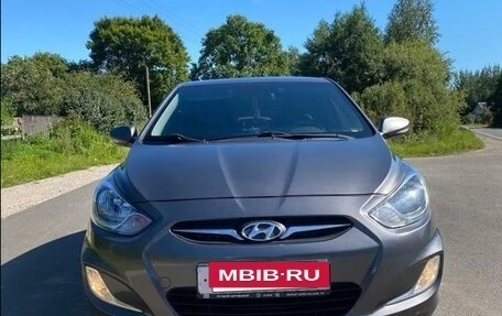 Hyundai Solaris II рестайлинг, 2011 год, 900 000 рублей, 2 фотография