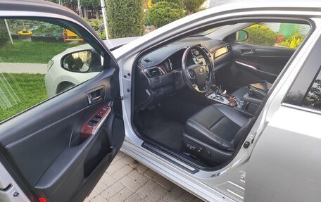Toyota Camry, 2012 год, 2 350 000 рублей, 5 фотография
