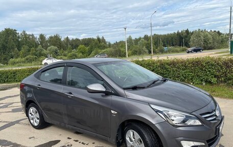 Hyundai Solaris II рестайлинг, 2015 год, 1 050 000 рублей, 2 фотография