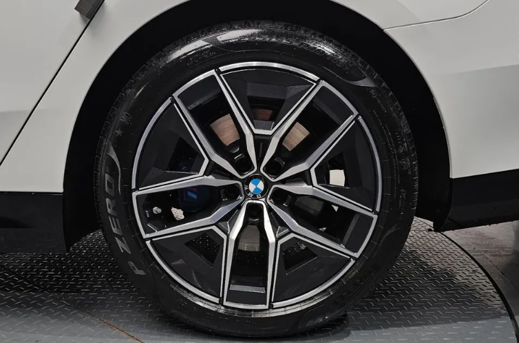 BMW 5 серия G30, 2024 год, 7 500 000 рублей, 3 фотография