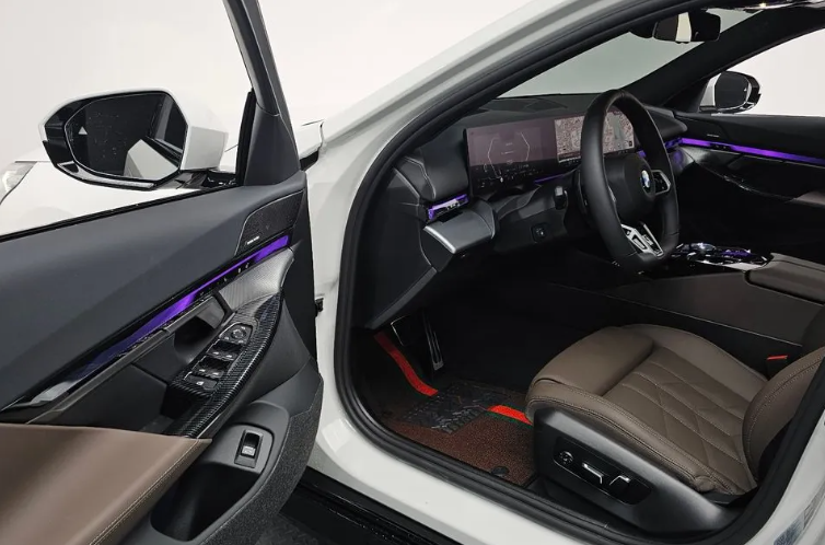BMW 5 серия G30, 2024 год, 7 500 000 рублей, 9 фотография